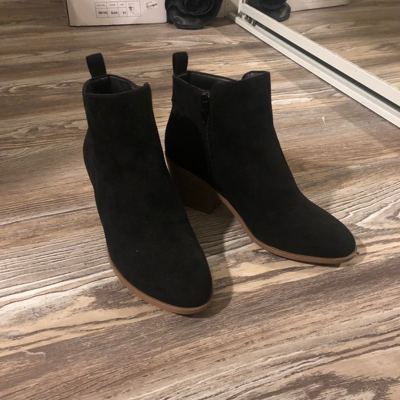 Black suede heeled booties - Picture 4 of 8